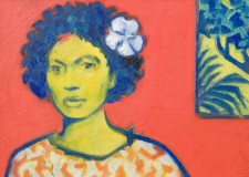 Frau mit Hibiskusbluete